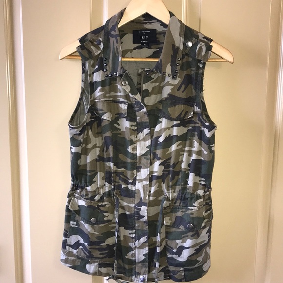 Iris Camo Utility Vest Drawstring Waist Zip Front - Picture 1 of 8